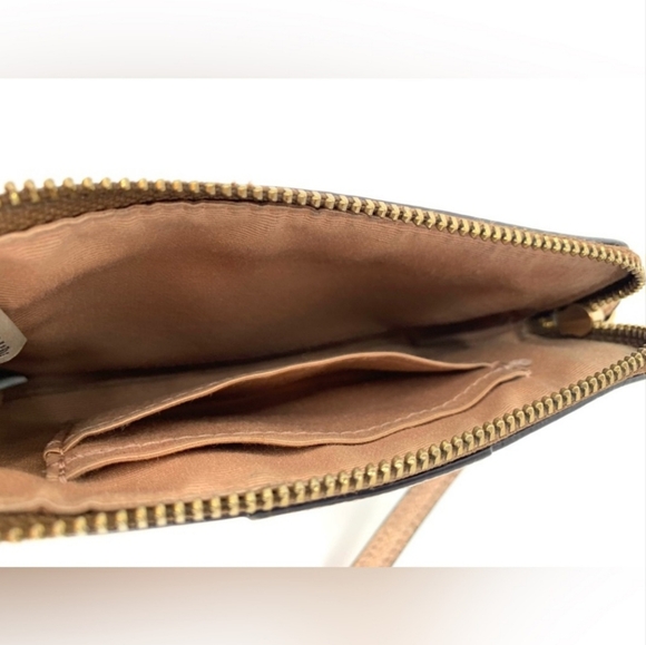 NWOT, 💐 Host Pick 💐 Coach Monogram Wristlet - Picture 5 of 10